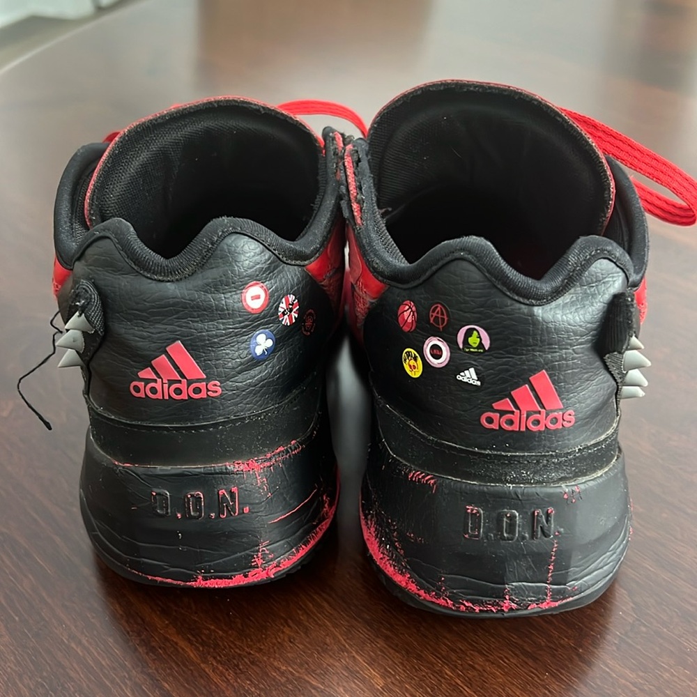 🕷️ADIDAS Spiderman Sneakers. Size 6.5 - Picture 3 of 6